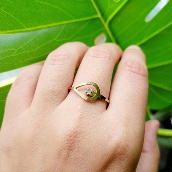 Vintage Dainty Gold Avon Rhinestone Ring - Picture 1 of 9